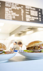 Öffnungszeiten & Kontakt